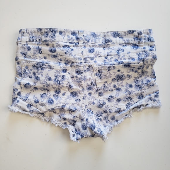 Divided Blue & White Floral Denim Short - Picture 5 of 7